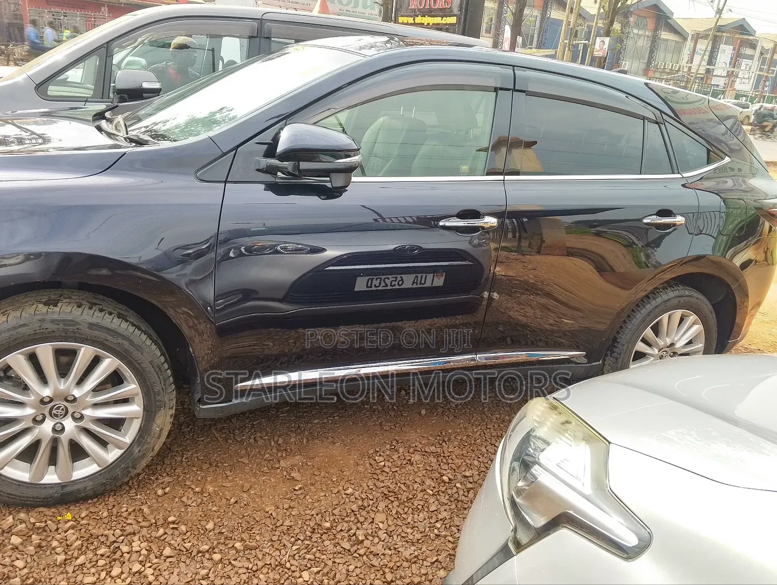 Toyota Harrier 2.0 2017 Black