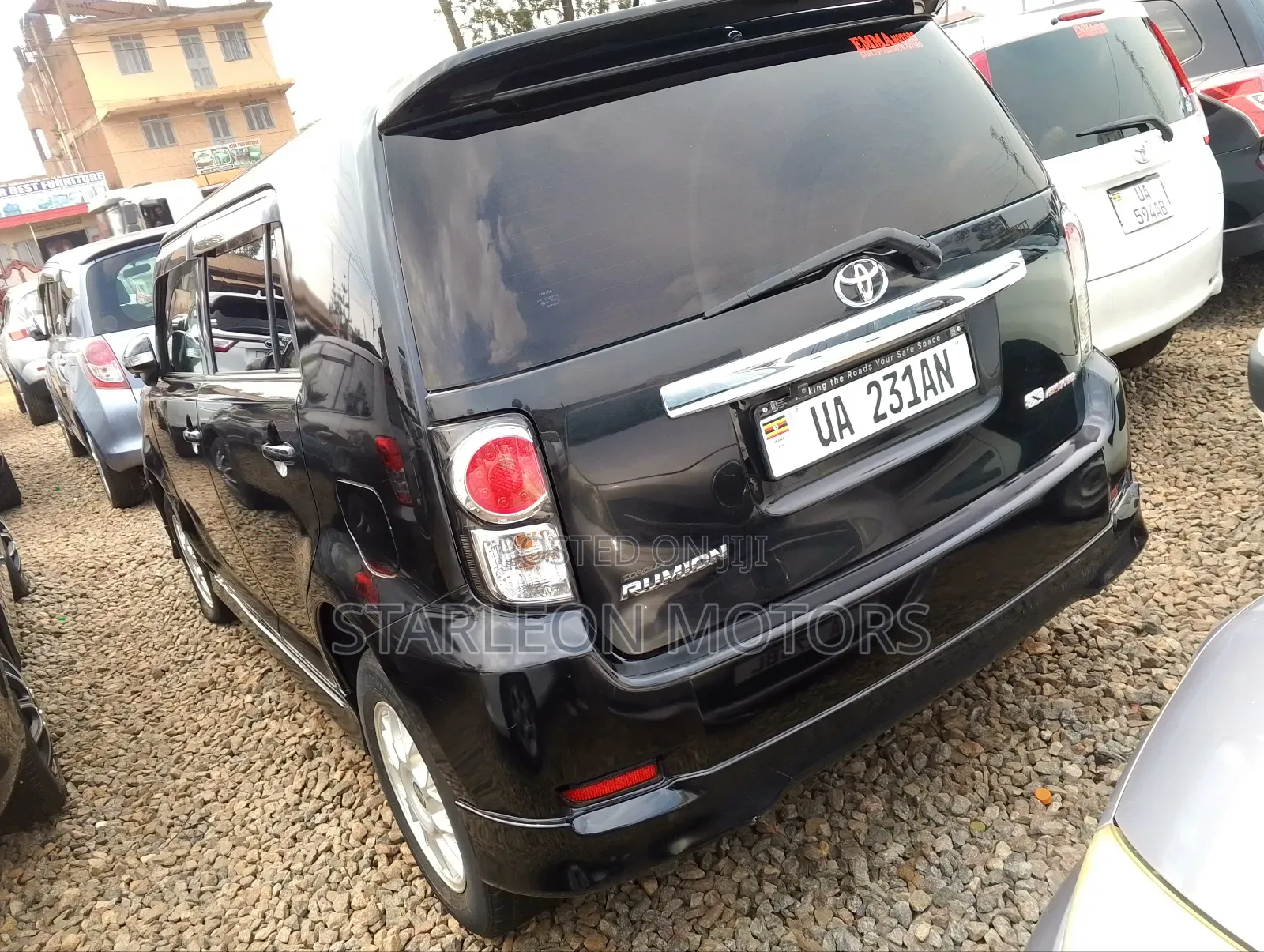 Toyota Corolla Rumion Hatchback 1.5 FWD 2011 Black