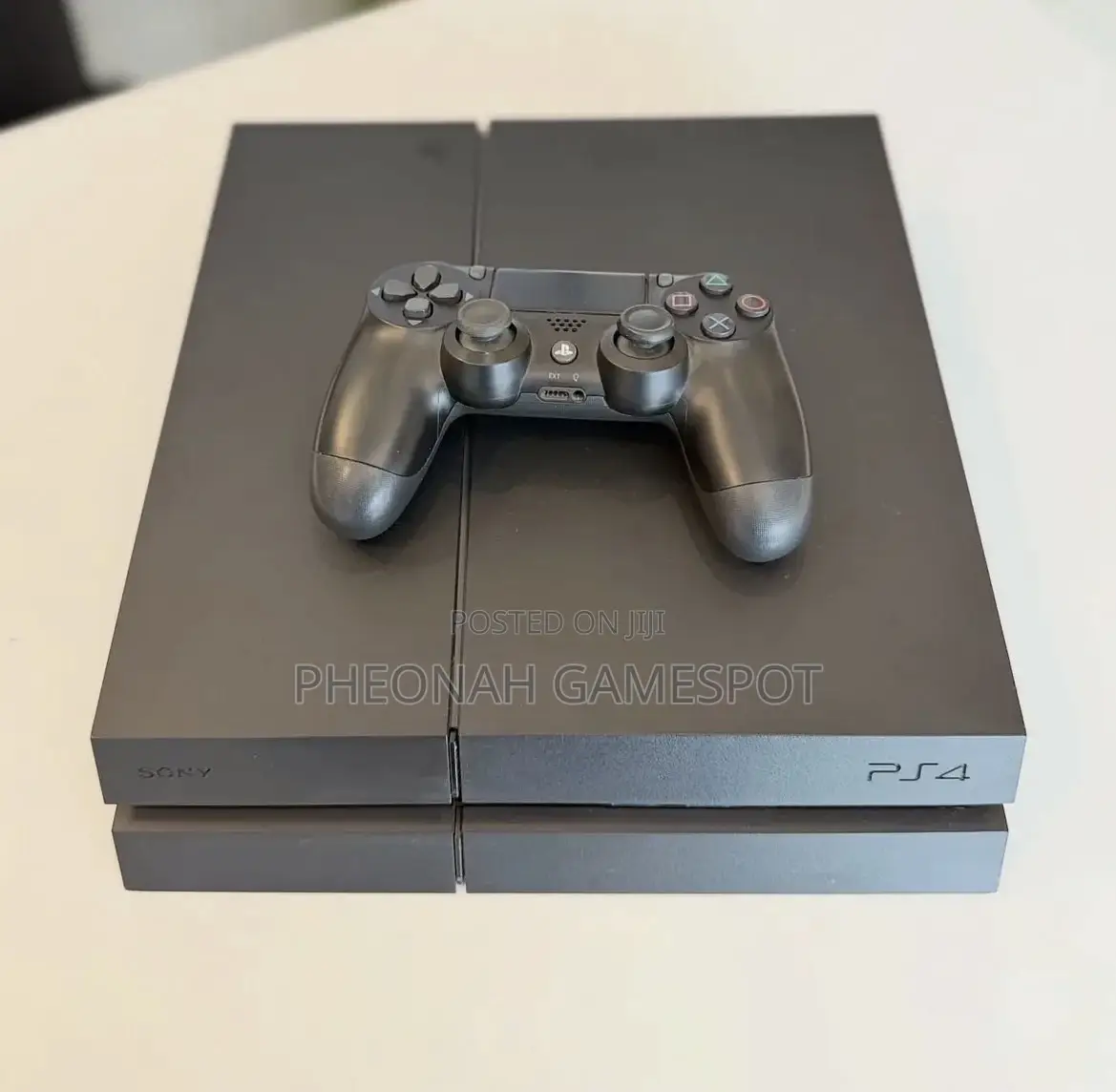 Playstation 4, Smooth System, 2 Pads, 16 Cool Games Included Today.