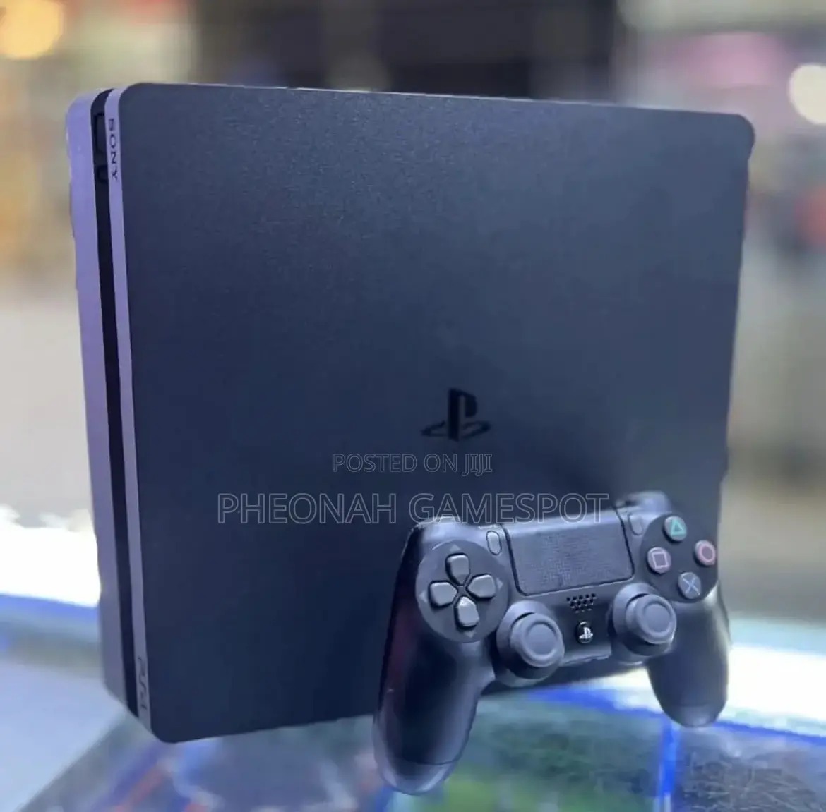 Playstation 4, 2 Pads, 11 Good Games Included, Clean Condition.