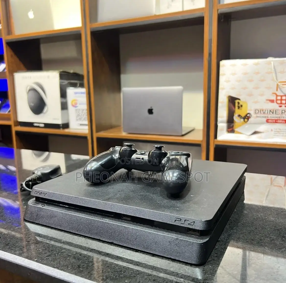 Ps4 Console, 2 Controllers, 14 Awesome Titles Preloaded Inside.