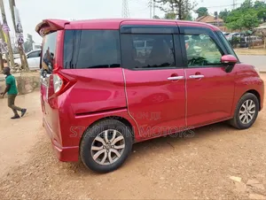 Toyota Roomy 1.0 AWD 2017 Maroon