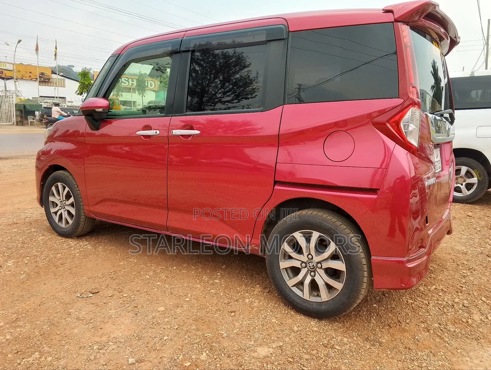 Toyota Roomy 1.0 AWD 2017 Maroon