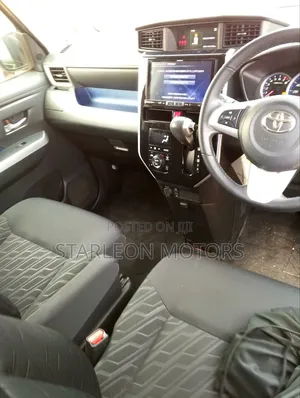 Toyota Roomy 1.0 AWD 2017 Maroon