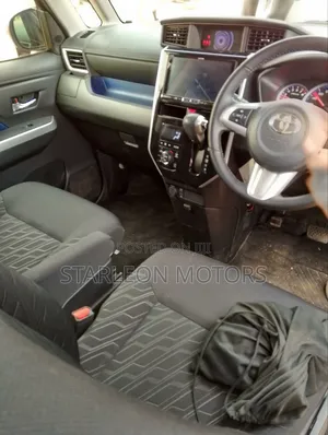 Toyota Roomy 1.0 AWD 2017 Maroon