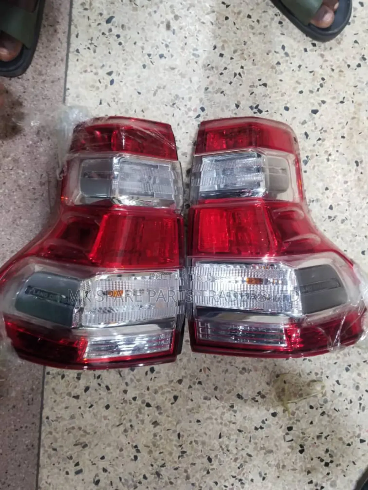 Land Cruiser Backlights / Brake Lights (Pair)