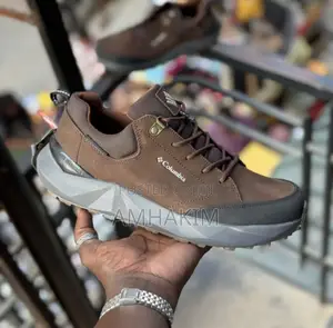 Classic Men's Columbia Low Cut Hiking Sneakers In Stock