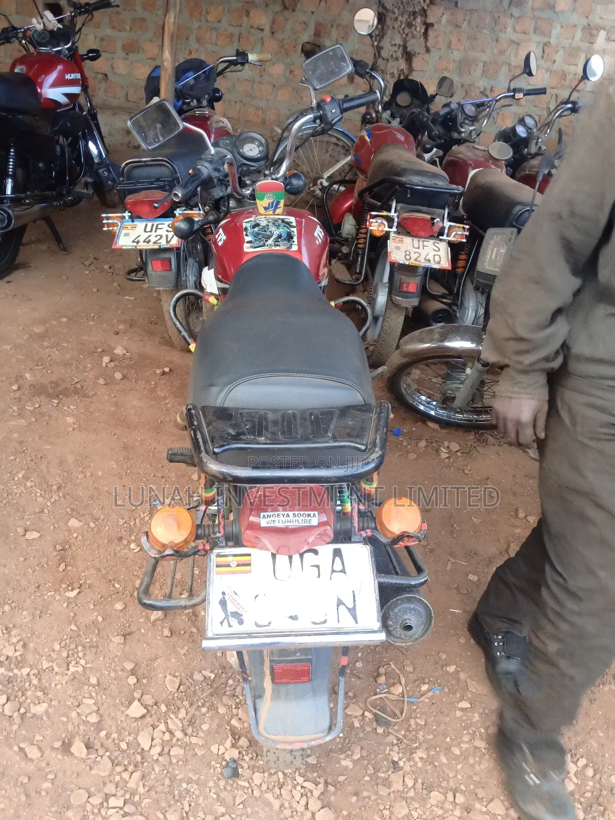 TVS HLX 125 2024 Red