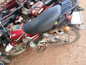 TVS HLX 125 2024 Red