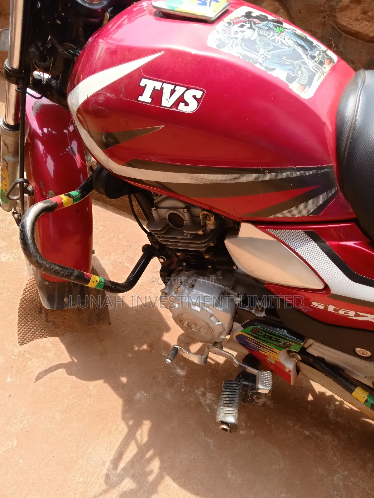 TVS HLX 125 2025 Red