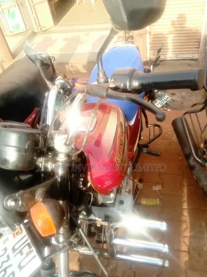 Bajaj Boxer 100 2025 Red