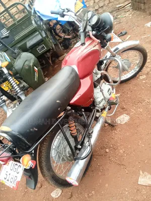 Bajaj Boxer 100 2025 Red