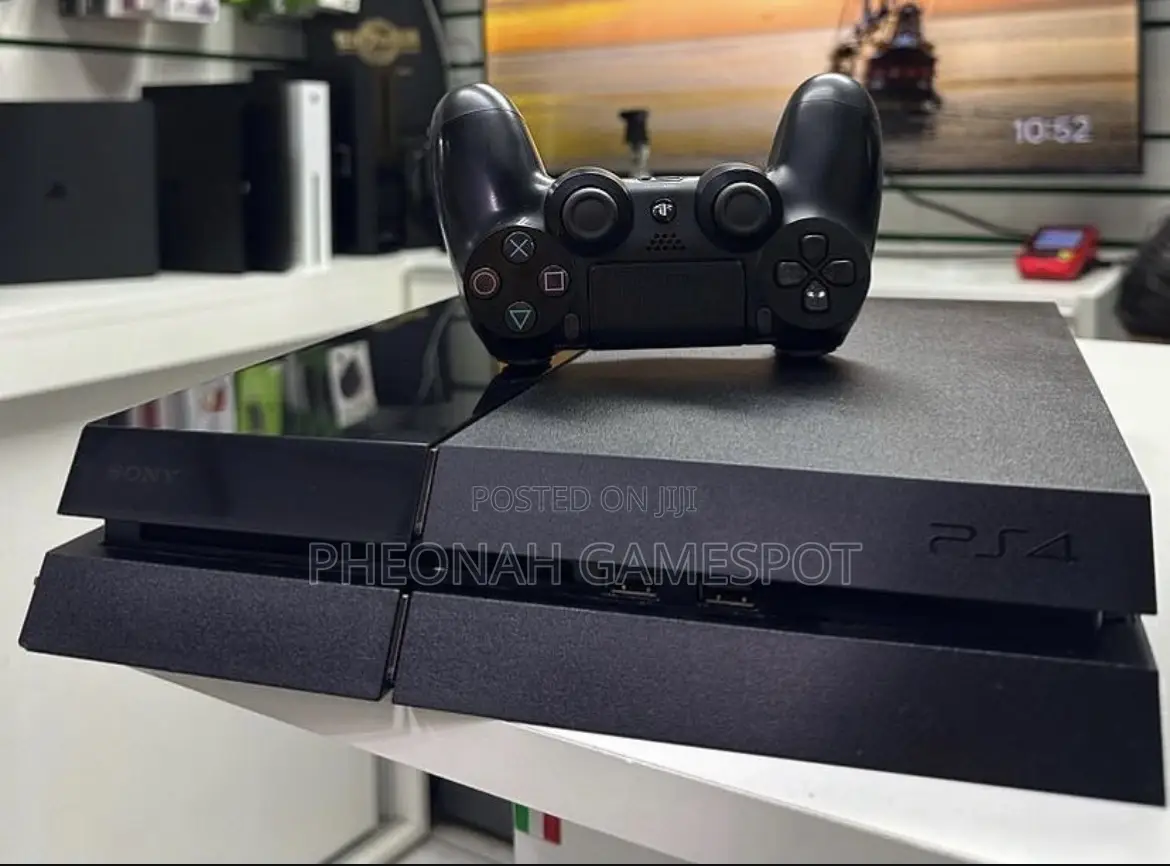 Playstation 4, 2 Pads, 13 Cool Games Installed and Ready.