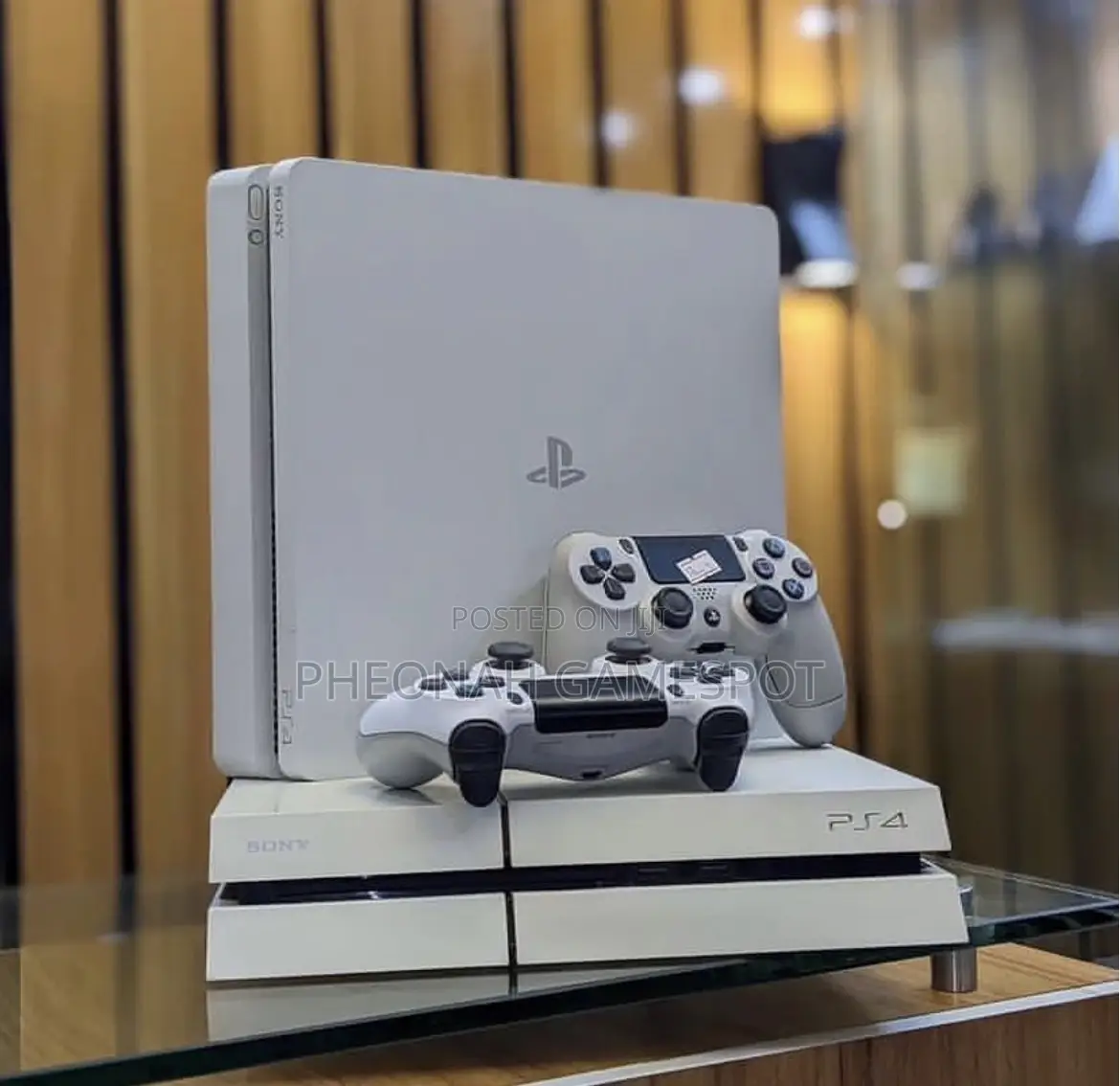 Playstation 4, 2 Controllers, 14 Great Games Installed Instantly.