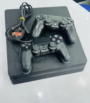 Playstation 4, 2 Pads, 18 Elite Games Loaded for Premium Fun.