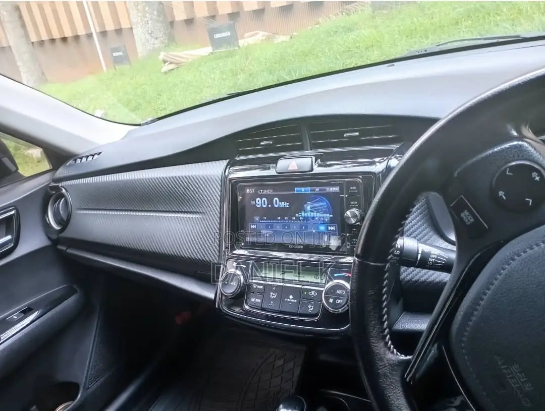 Toyota Corolla Fielder 1.5 Hybrid FWD 2013 Black