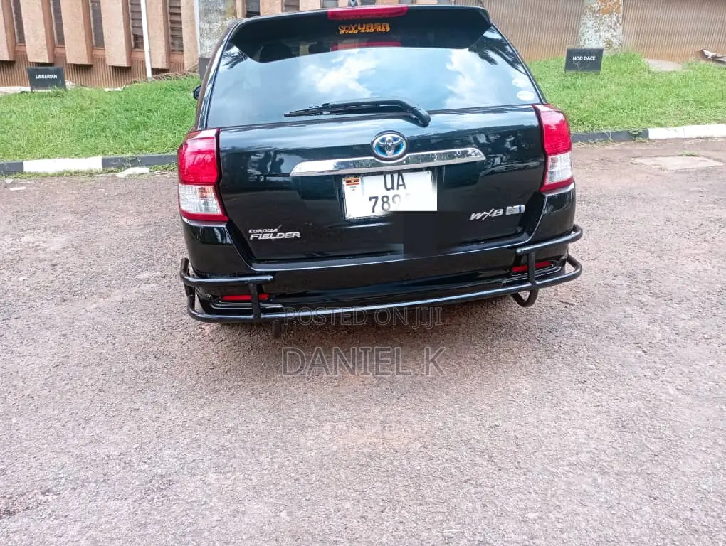 Toyota Corolla Fielder 1.5 Hybrid FWD 2013 Black