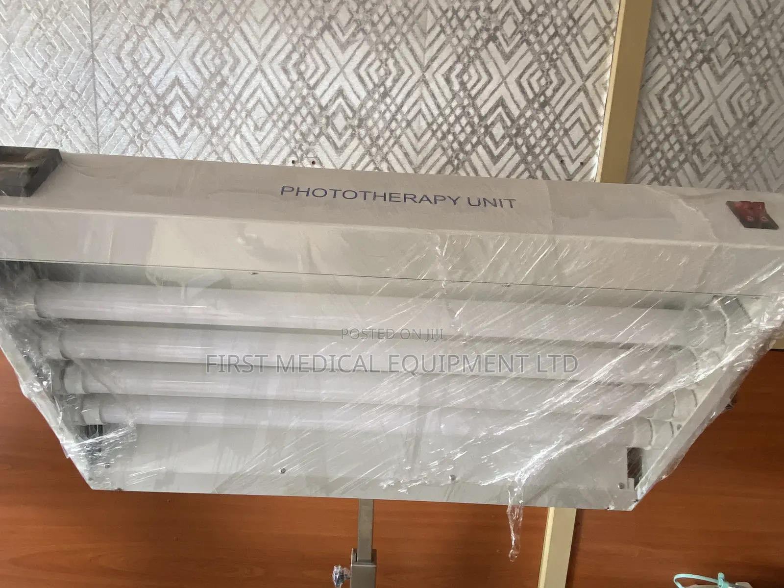 High Quality Phototherapy Lamp - 4 Bulbs- Adjustable Height