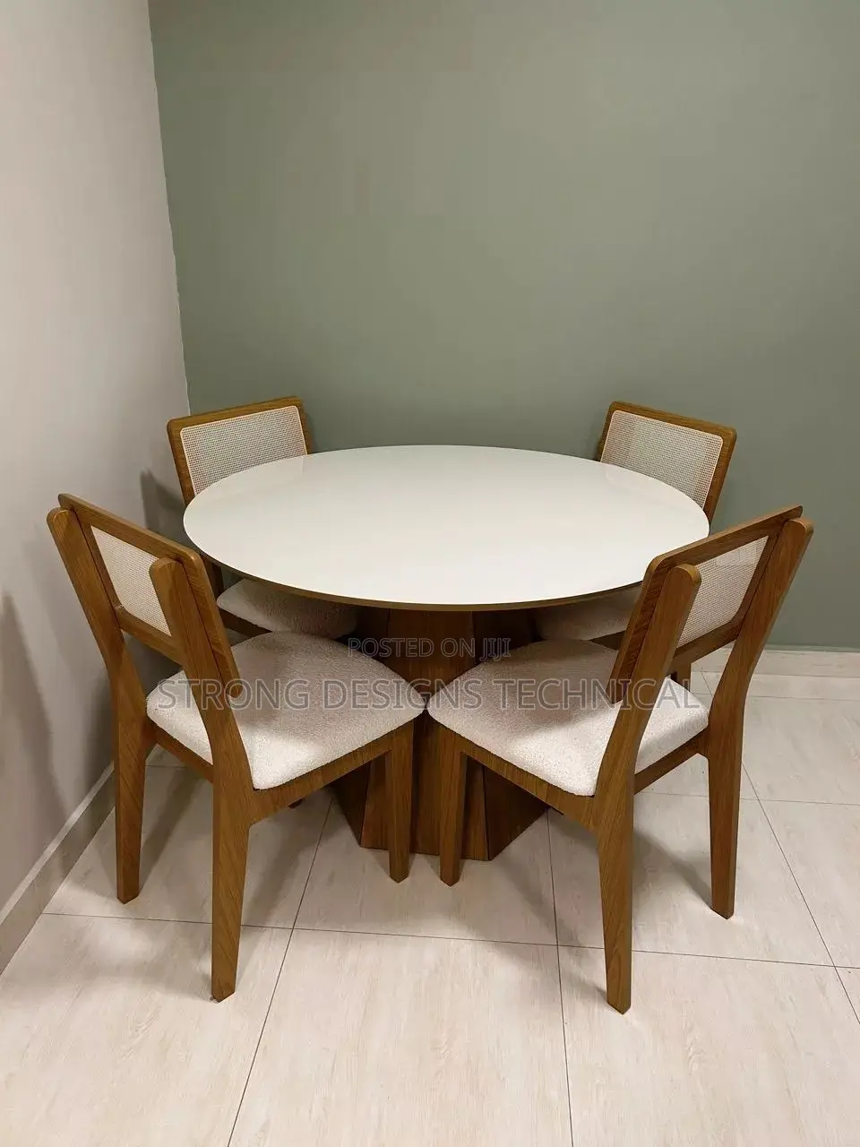 4 Seater Round Dining Table.