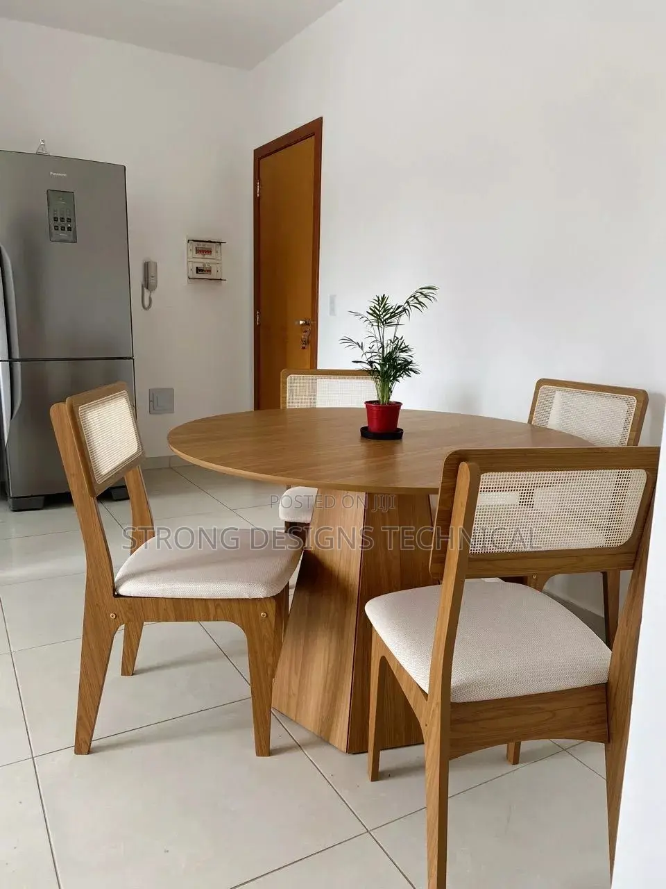 4 Seater Round Dining Table.