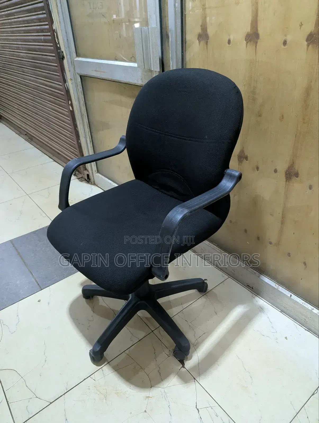 Fabric Rotating and Swivelling Chair