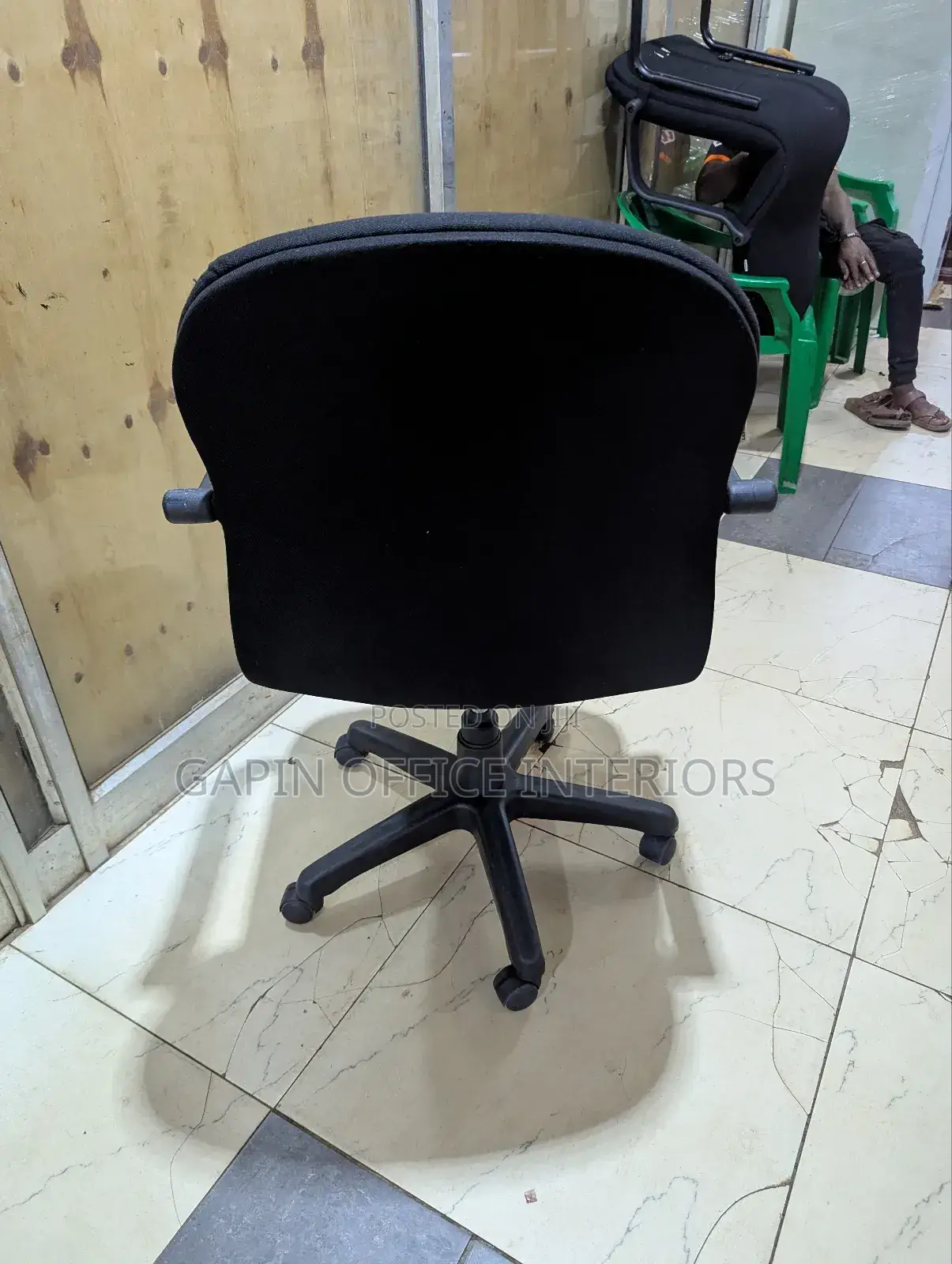 Fabric Rotating and Swivelling Chair