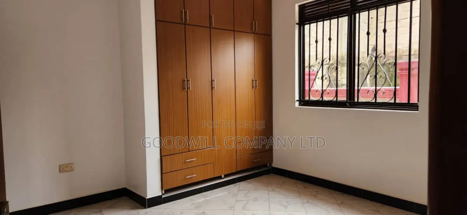 3bdrm House in Kitende Entebbe Road, Central Division for sale