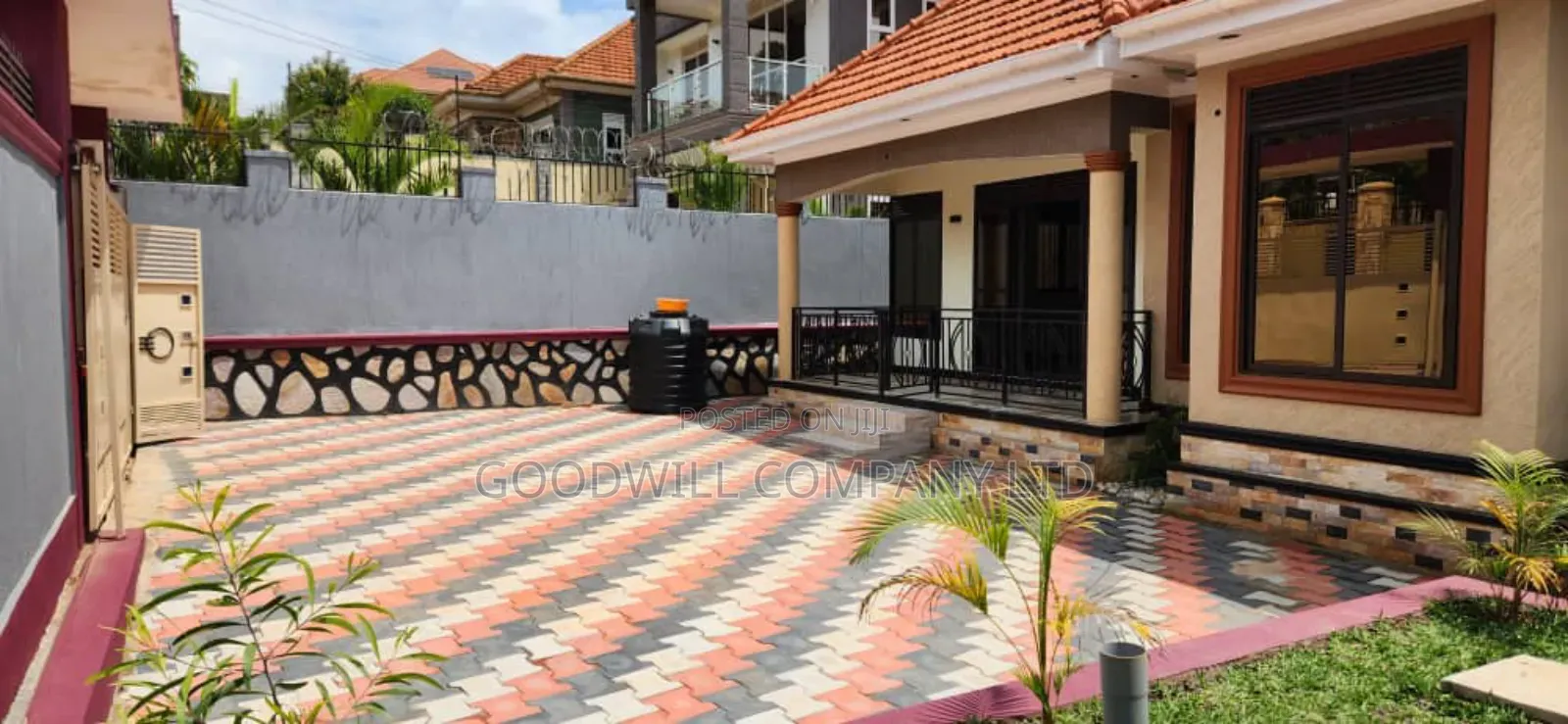 3bdrm House in Kitende Entebbe Road, Central Division for sale