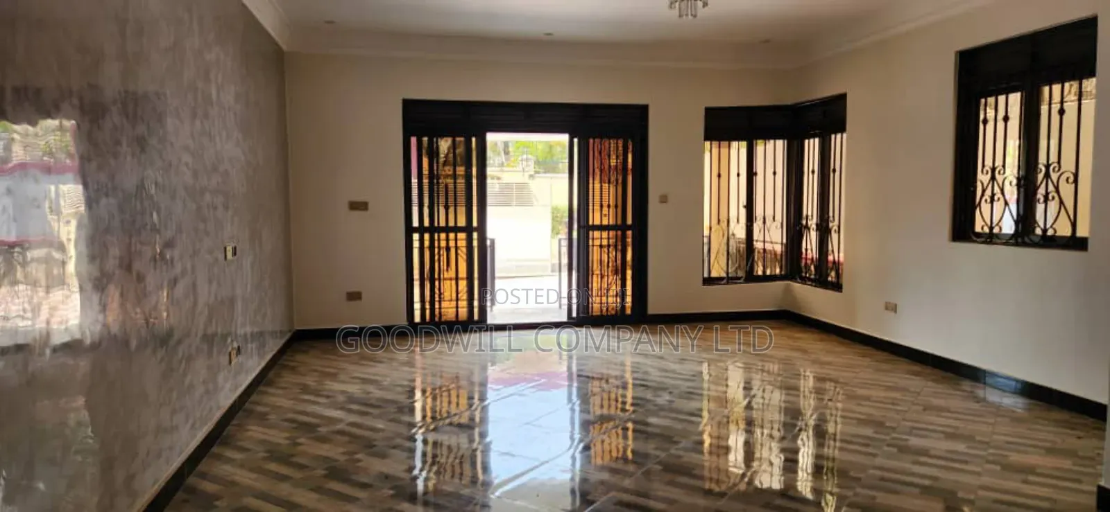 3bdrm House in Kitende Entebbe Road, Central Division for sale