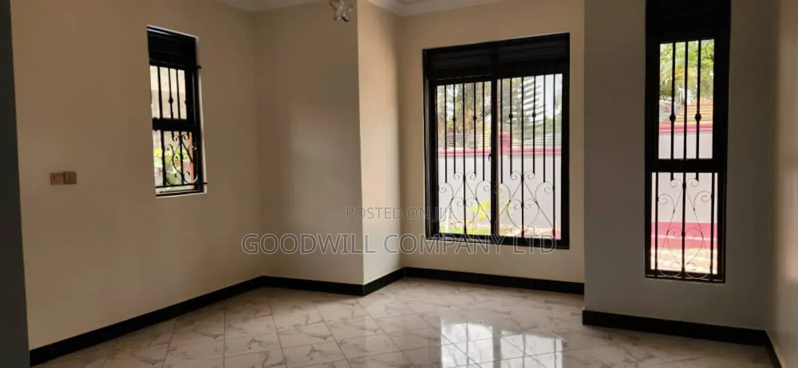 3bdrm House in Kitende Entebbe Road, Central Division for sale