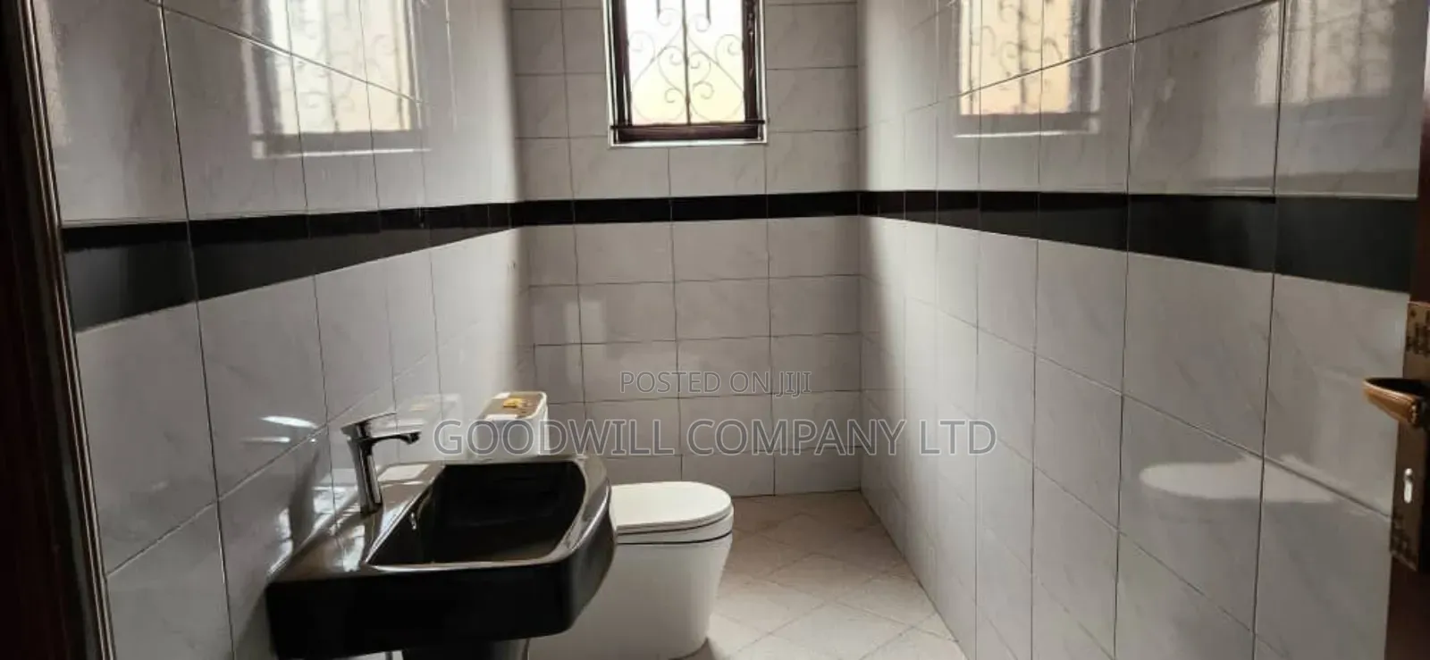 3bdrm House in Kitende Entebbe Road, Central Division for sale