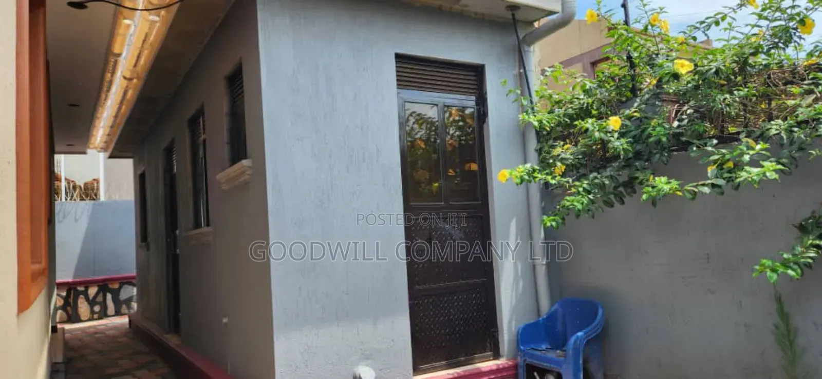 3bdrm House in Kitende Entebbe Road, Central Division for sale