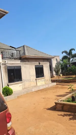 4bdrm House in Bulwanyi Nakawuka, Central Division for sale