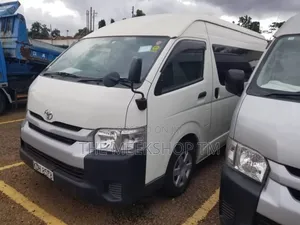 Toyota HiAce 2015 Silver