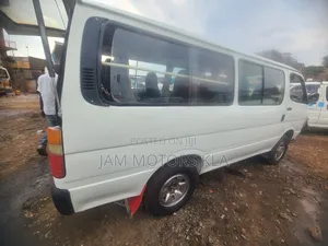Toyota HiAce 2002 White