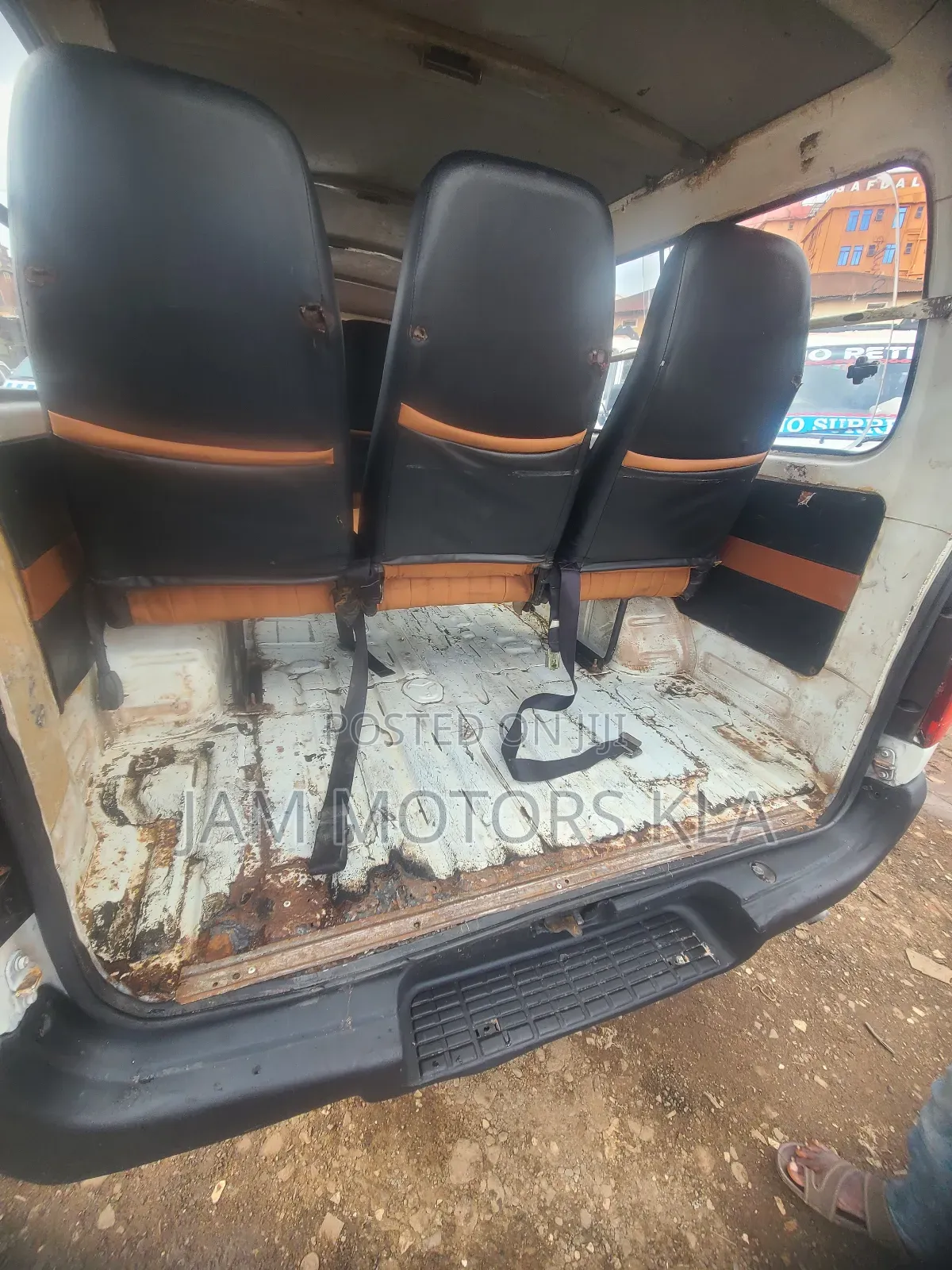 Toyota HiAce 2002 White