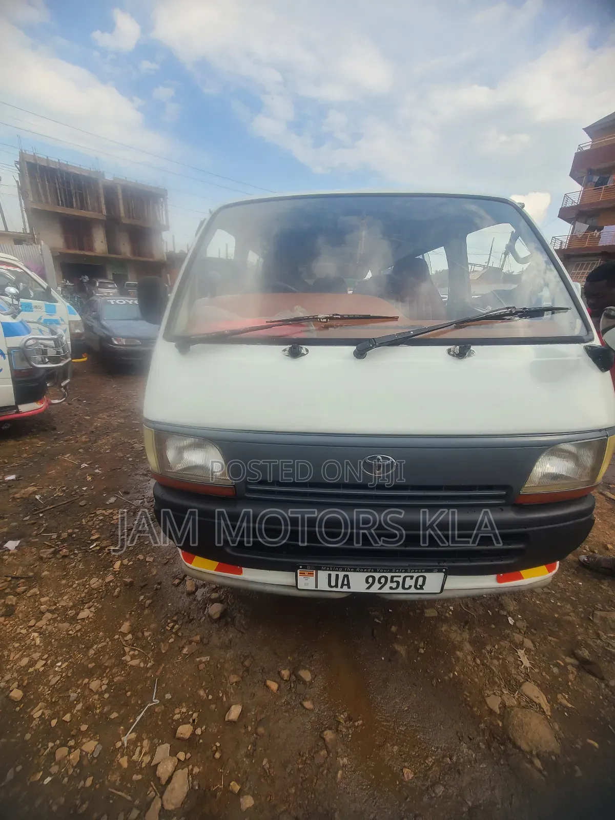 Toyota HiAce 2002 White