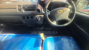 Toyota HiAce 2000 White