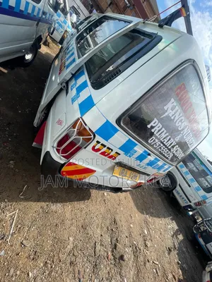 Toyota HiAce 2002 White