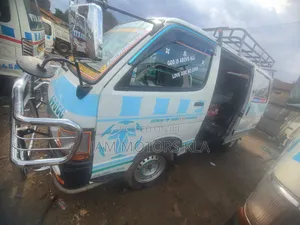 Toyota HiAce 2003 White