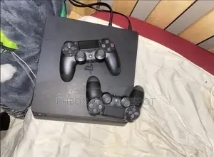 Chipped Playstation 4 Slim Gaming Console. The Perfect Gift. 12 Games