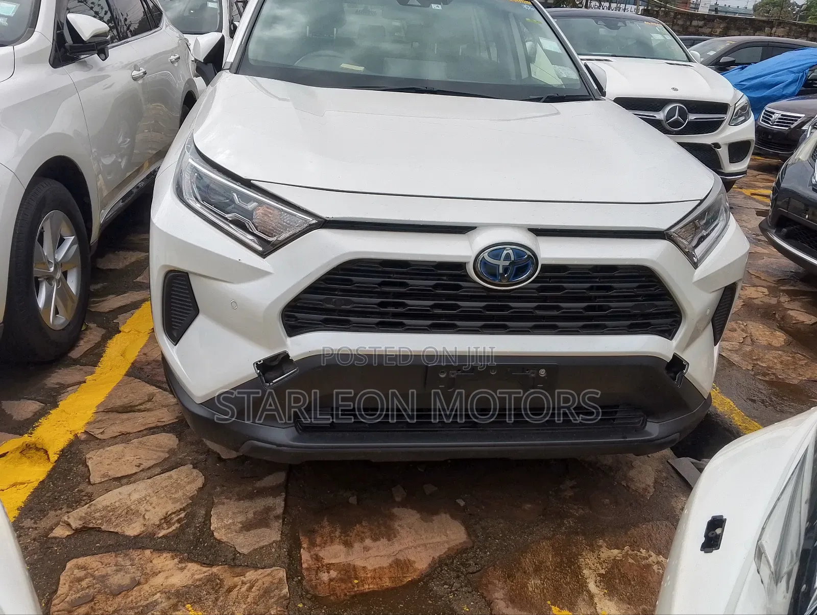 Toyota RAV4 XLE Premium AWD 2019 White
