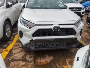 Toyota RAV4 XLE Premium AWD 2019 White