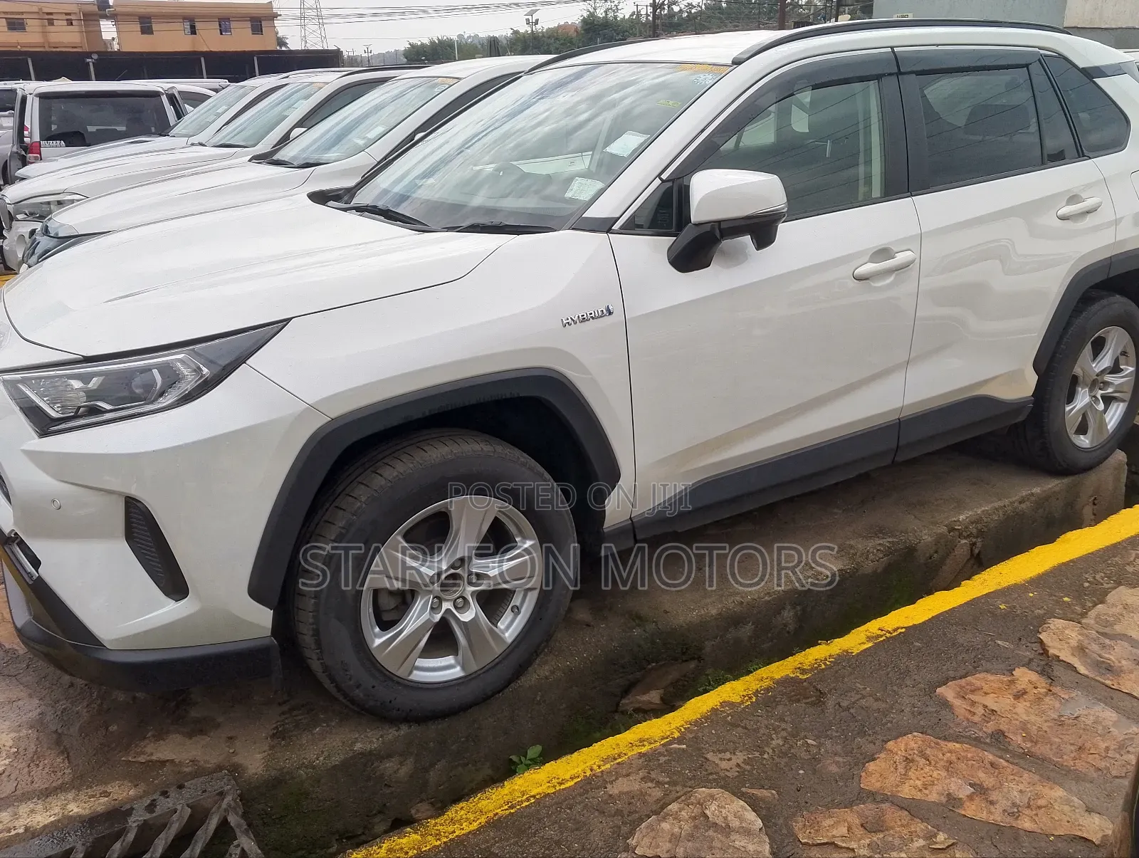 Toyota RAV4 XLE Premium AWD 2019 White