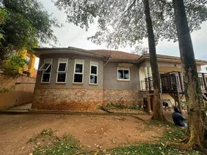 5bdrm House in Nalya Estate, Central Division for sale