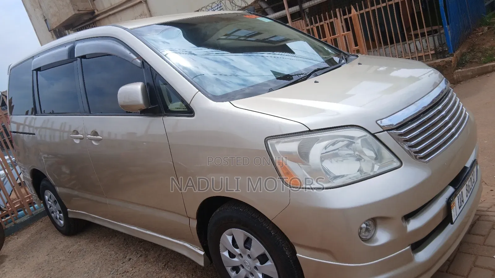 Toyota Noah 2008 Gray