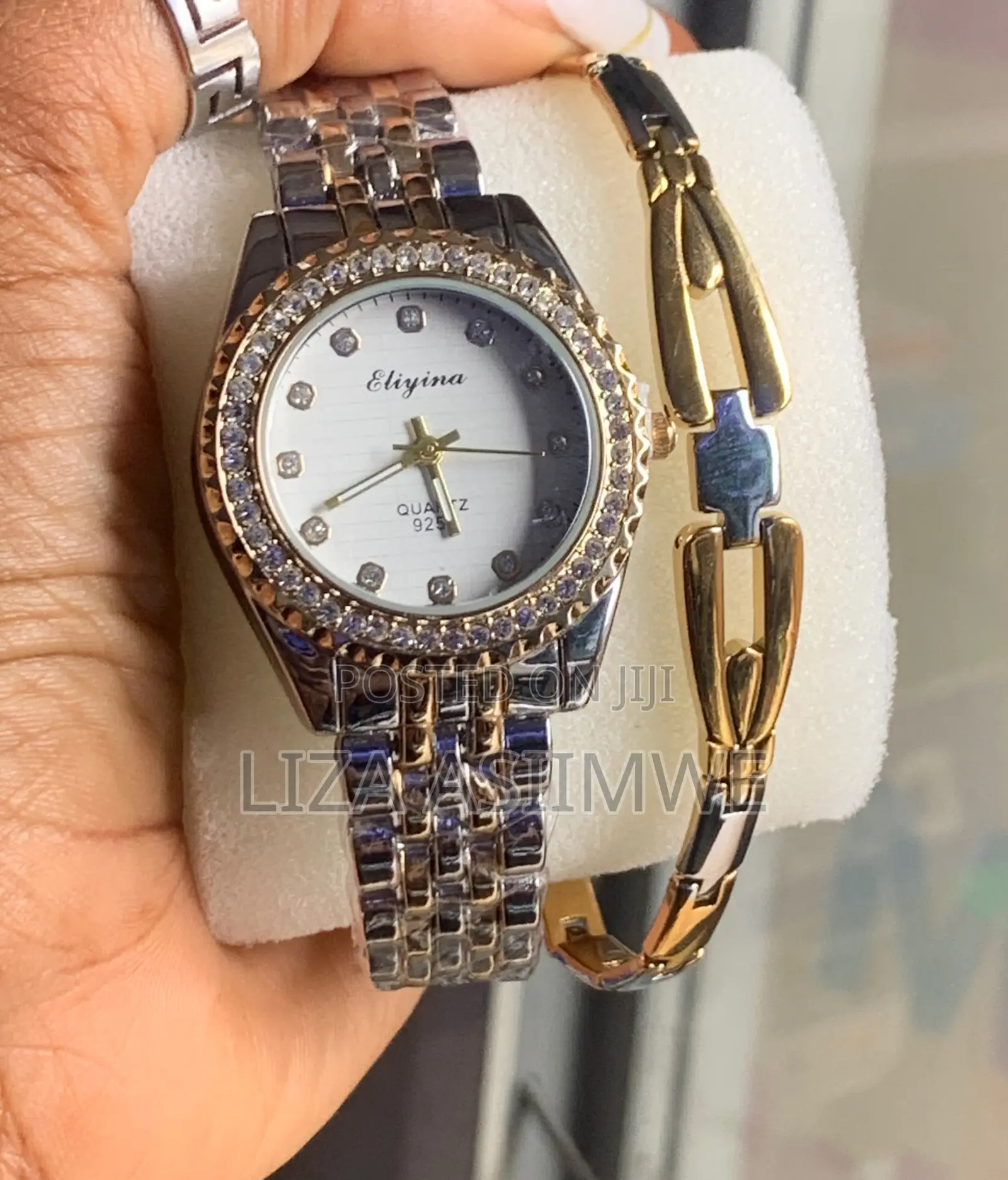 Women’S Classy and Unique Watch With a Bracelet