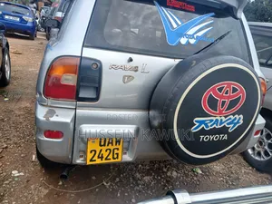 Toyota RAV4 1999 Silver