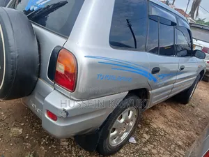Toyota RAV4 1999 Silver