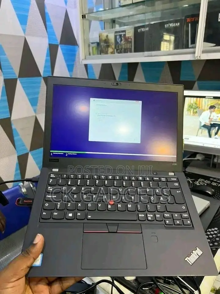 New Laptop Lenovo ThinkPad X280 8GB Intel Core I7 SSD 256GB